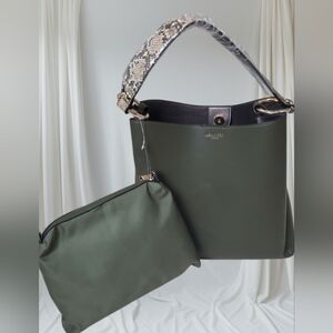 Stylish Green Handbag with Snakeskin Handle